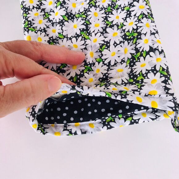 3 Piece Baking Gift Set. Oven Mitt and Potholder, Daisy and Dots On Black Print - Picture 3 of 10